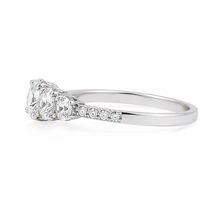 Cargar imagen en el visor de la galería, Anillo Trillizo Diamante