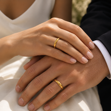 Cargar imagen en el visor de la galería, Argollas de Matrimonio Media Caña- Oro Dorado