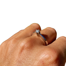 Cargar imagen en el visor de la galería, Anillo Solitario Brillante