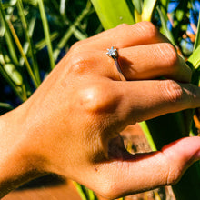 Cargar imagen en el visor de la galería, Anillo Solitario Brillante