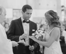 Cargar imagen en el visor de la galería, Argollas de Matrimonio - Oro Amarillo
