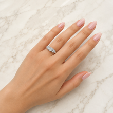 Cargar imagen en el visor de la galería, Anillo Diamantes Queen
