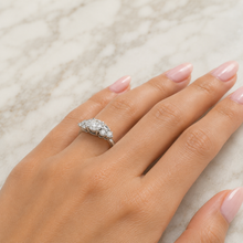 Cargar imagen en el visor de la galería, Anillo Diamantes Queen
