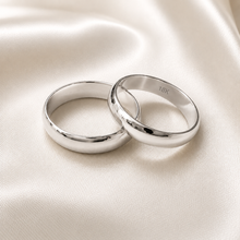 Cargar imagen en el visor de la galería, Argollas Matrimonio Media Caña- Oro Blanco
