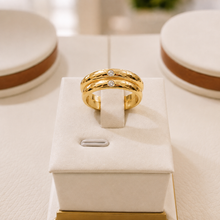 Cargar imagen en el visor de la galería, Argollas Matrimonio Inglés - Oro Amarillo Diamante
