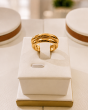 Cargar imagen en el visor de la galería, Argollas de Matrimonio Media Caña- Oro Dorado
