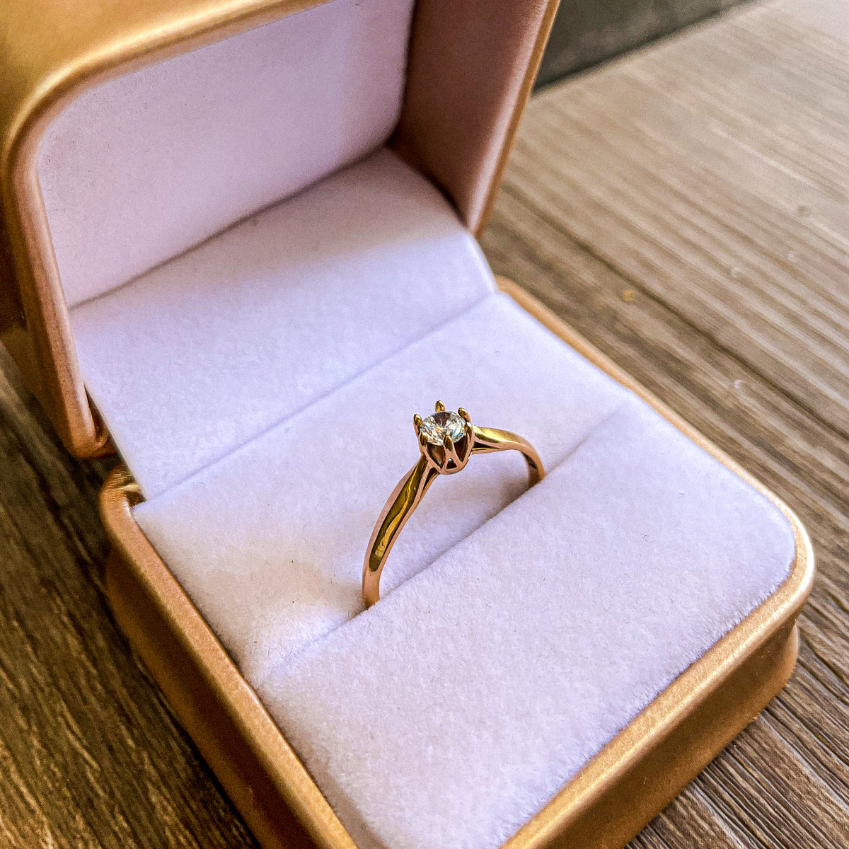 Anillo Solitario Circón