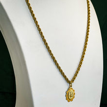 Cargar imagen en el visor de la galería, Collar Virgen de los rayos
