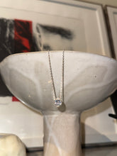 Cargar imagen en el visor de la galería, Collar Silver Punto Luz
