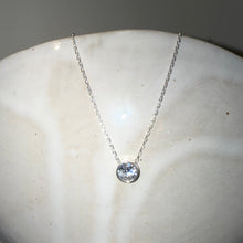 Cargar imagen en el visor de la galería, Collar Silver Punto Luz
