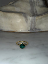 Cargar imagen en el visor de la galería, Anillo Silver Gold Plated Esmerald Ajustable
