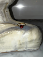 Cargar imagen en el visor de la galería, Anillo Silver Gold Plated Rubi Ajustable

