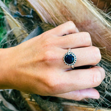 Cargar imagen en el visor de la galería, Anillo piedra negra
